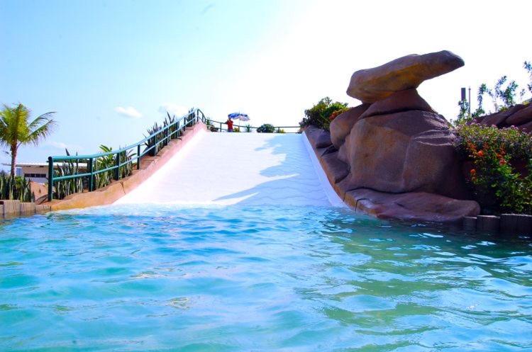 Piazza Diroma Com Acesso Ao Acqua Park Lejlighedshotel Caldas Novas Eksteriør billede