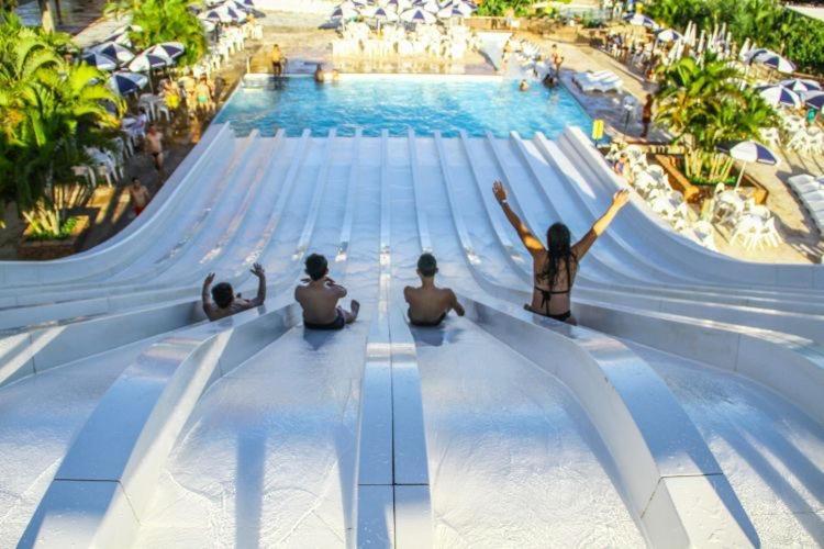 Piazza Diroma Com Acesso Ao Acqua Park Lejlighedshotel Caldas Novas Eksteriør billede